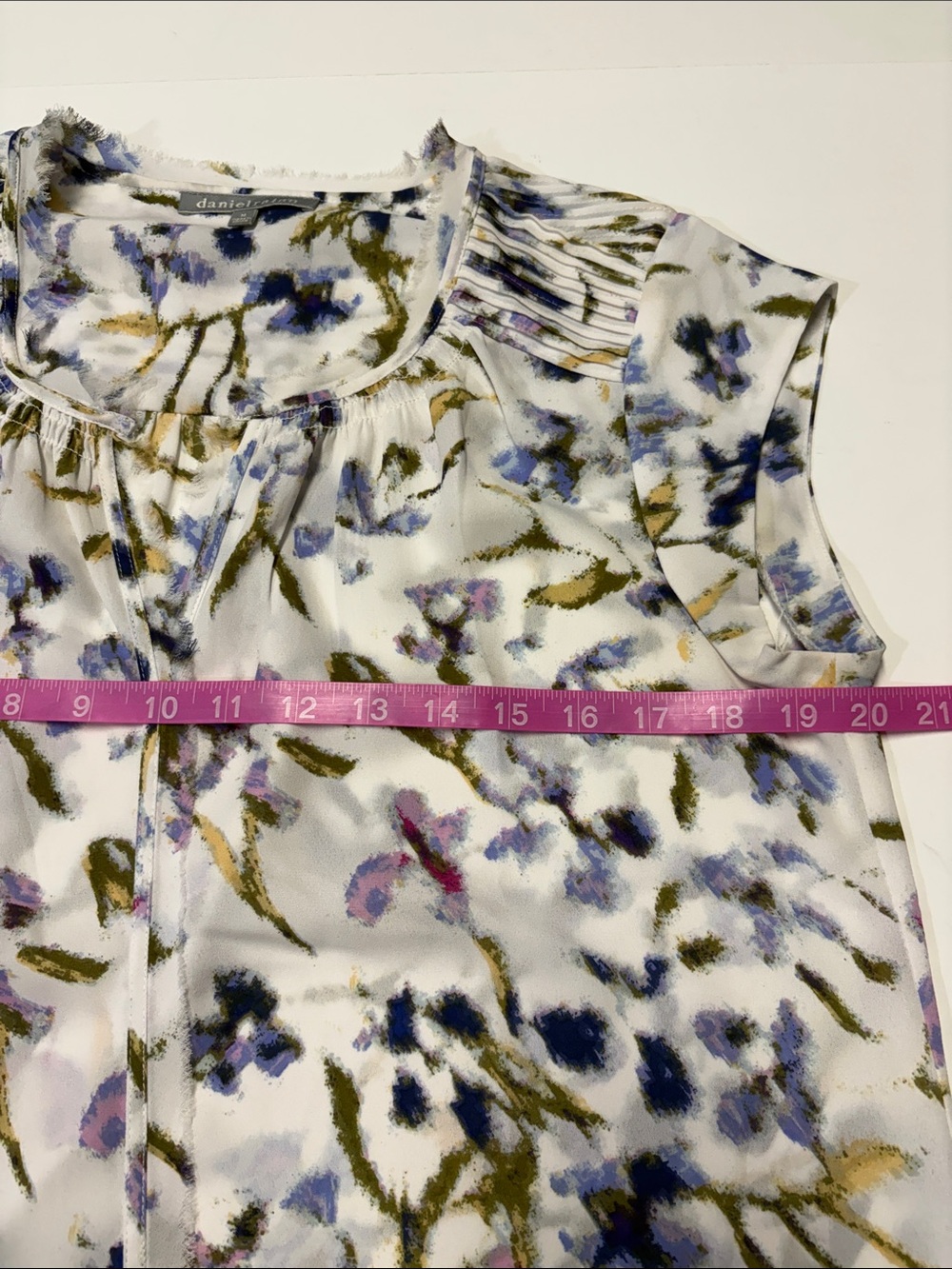 Daniel Rainn White Floral Notch-Neck Cap Sleeve Blouse Women’s size medium - Picture 8 of 9